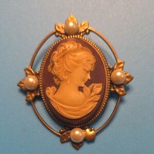 Vintage Hidden Heart Cameo Brooch